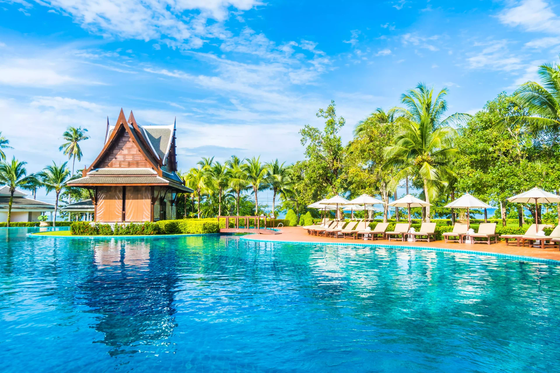 pool-with-small-house